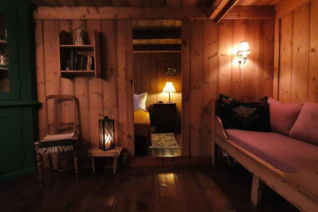 Charming And Authentic Heritage Retreat In Kvivik - Right Next To The River Extérieur photo