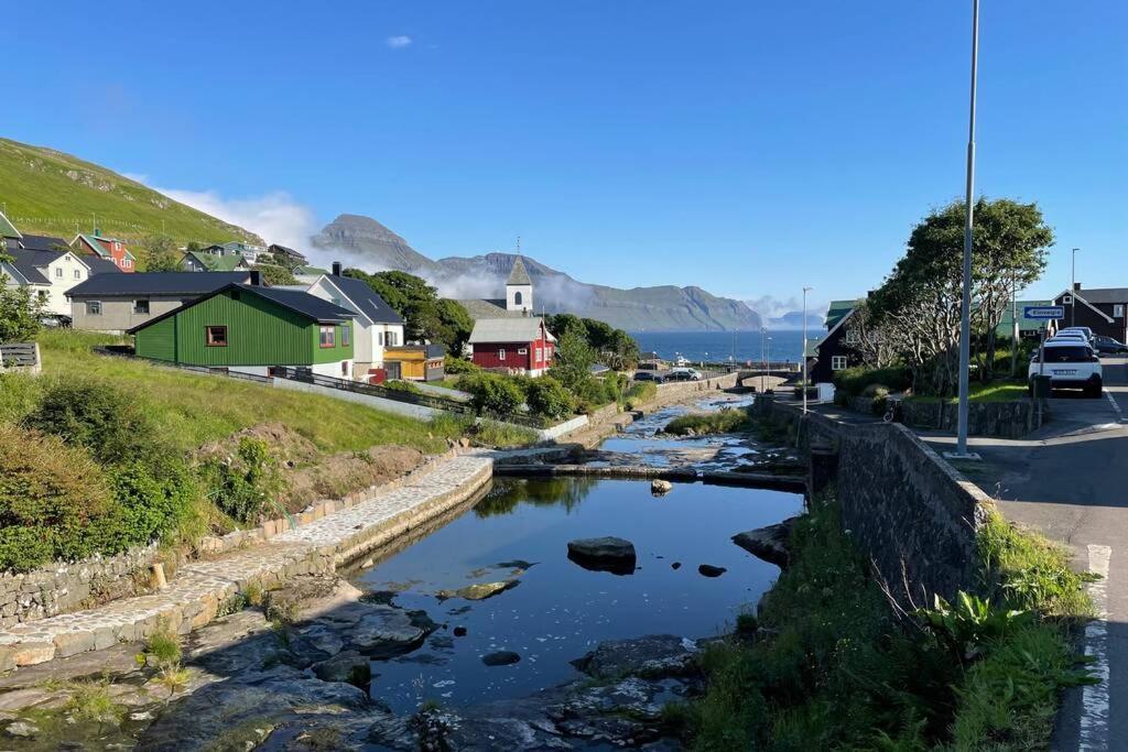 Charming And Authentic Heritage Retreat In Kvivik - Right Next To The River Extérieur photo