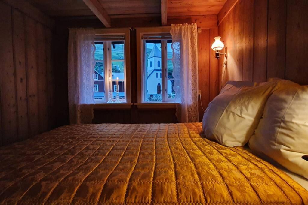 Charming And Authentic Heritage Retreat In Kvivik - Right Next To The River Extérieur photo