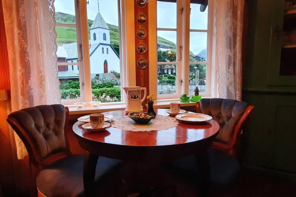 Charming And Authentic Heritage Retreat In Kvivik - Right Next To The River Extérieur photo