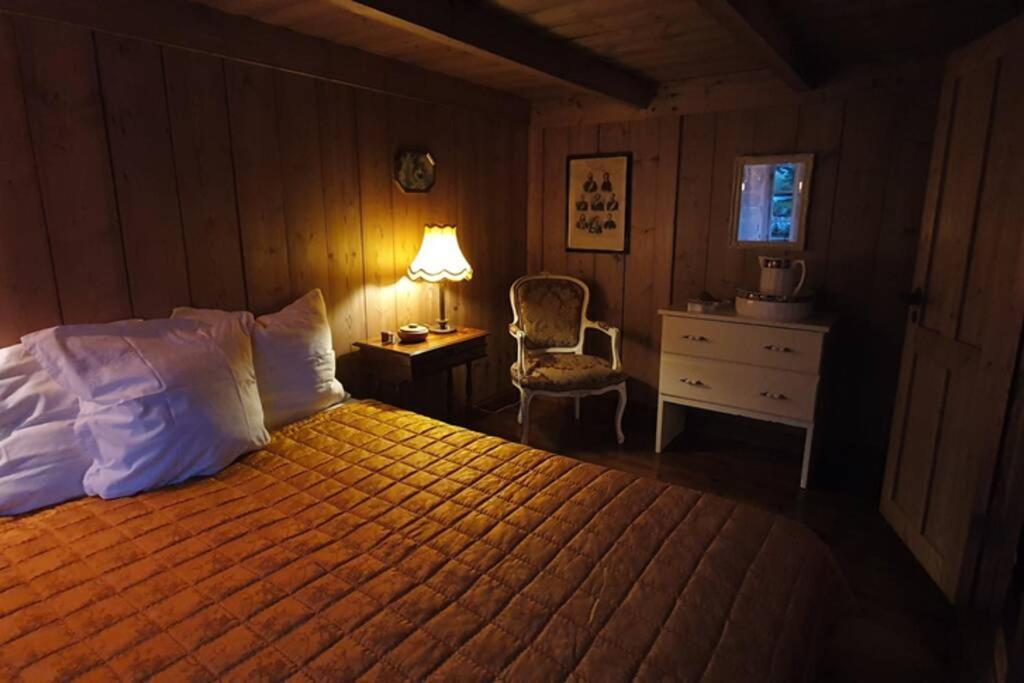 Charming And Authentic Heritage Retreat In Kvivik - Right Next To The River Extérieur photo