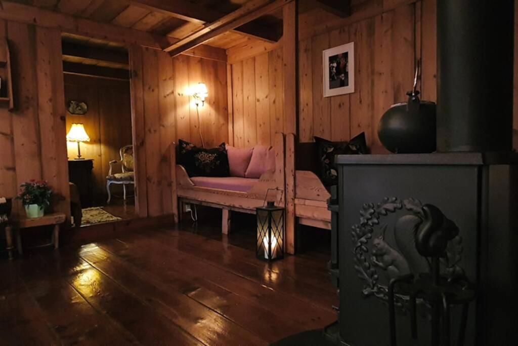 Charming And Authentic Heritage Retreat In Kvivik - Right Next To The River Extérieur photo